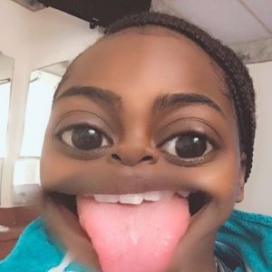 Meet your Posher, Nia